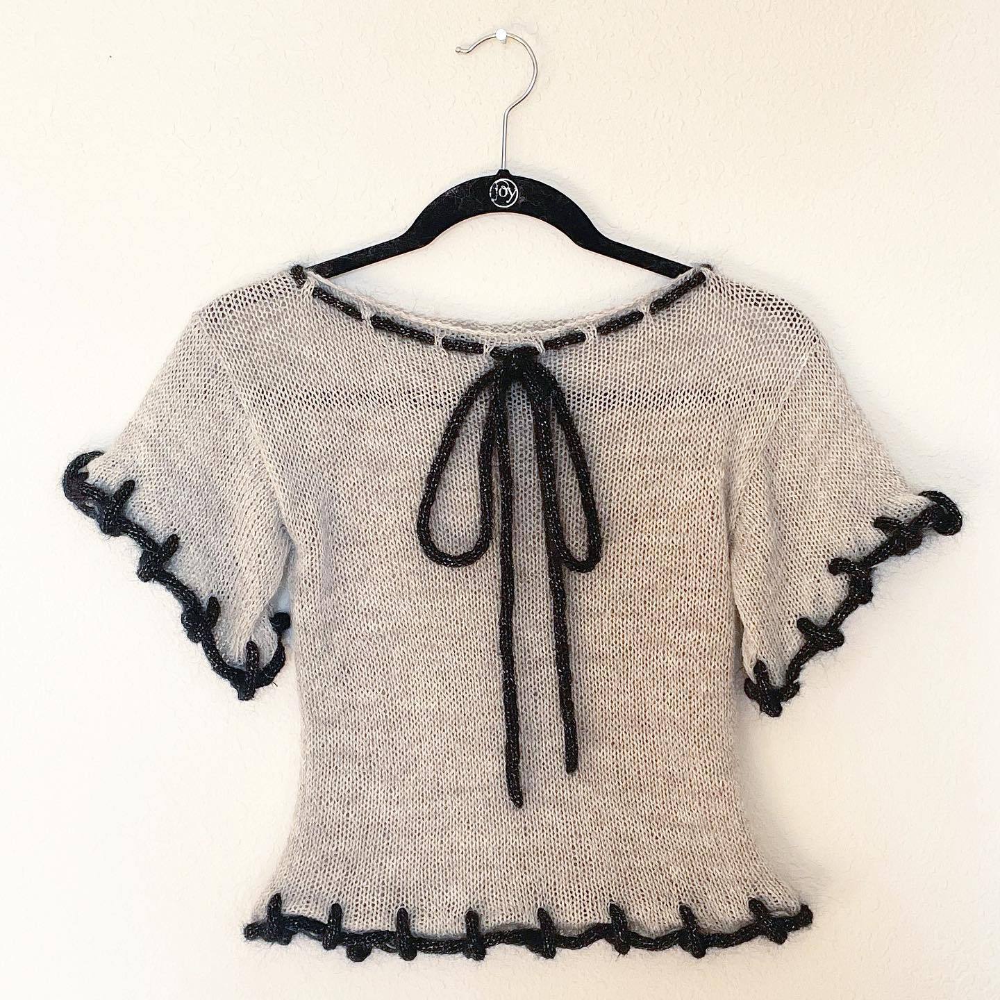 Women's Color-Block Knit Top with Round Neck and Tie Detail Short Sleeve
