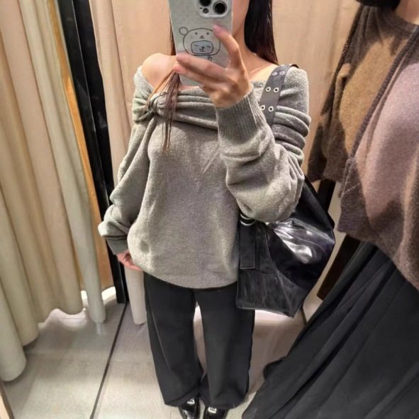 Women's Off-Shoulder Ruched Long-Sleeve Knit Top