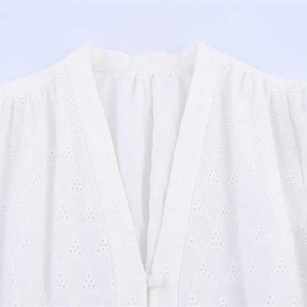 Women's Hollow Embroidered V-Neck French Waist-Cinching Dress