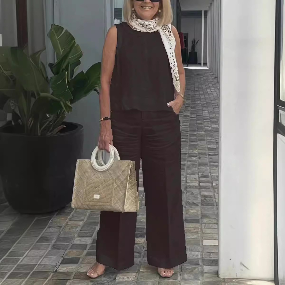 Women's Sleeveless Cotton-Linen Solid Color Pant Set Casual Two-Piece Outfit