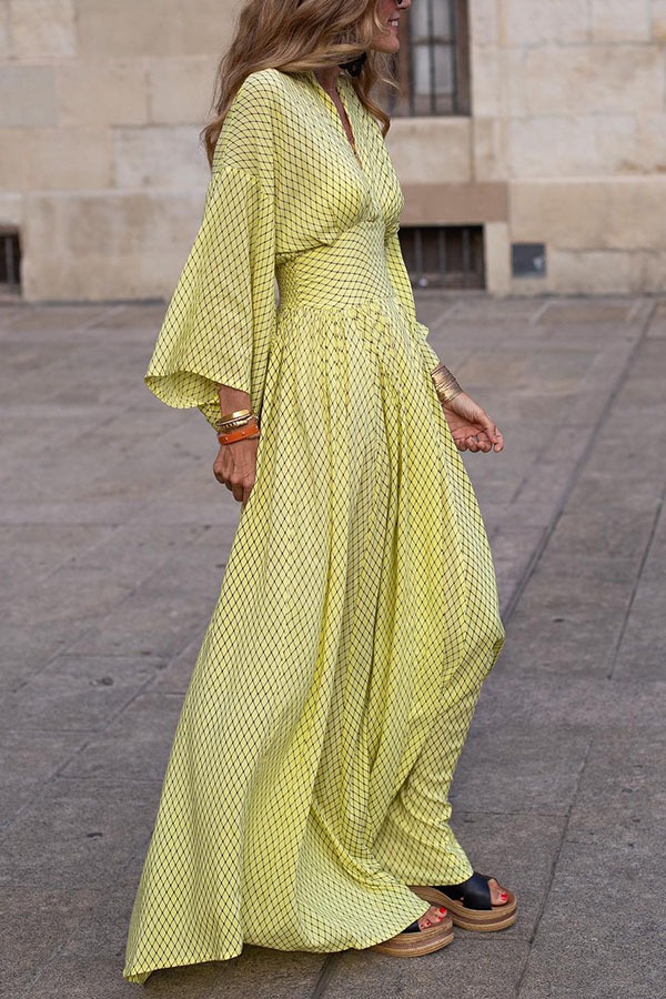 Women's Casual V-Neck Floral Print Pleated Midi Dress with Waist