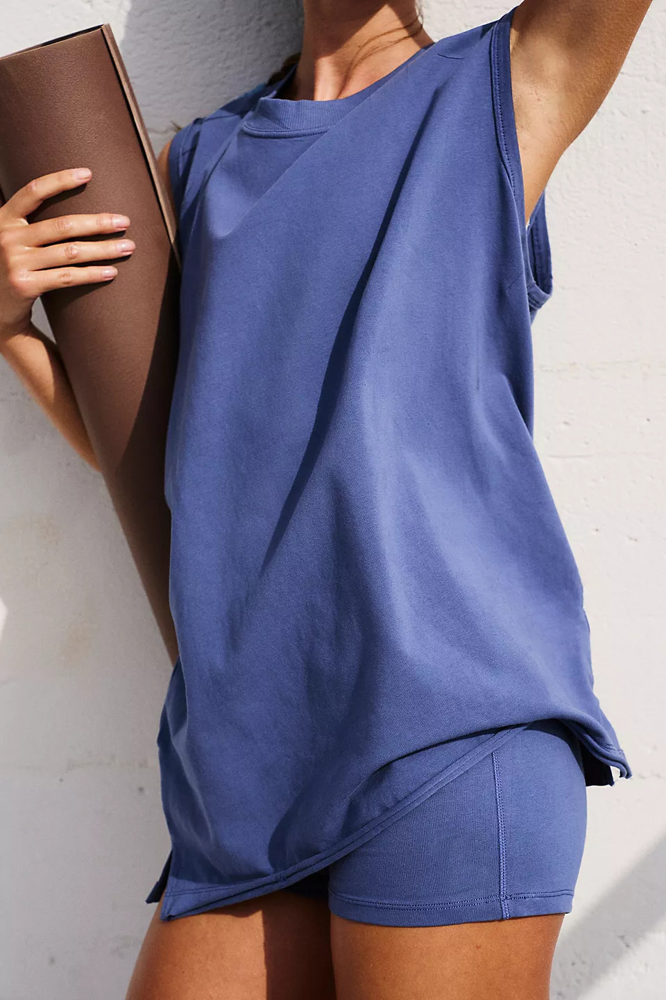 Women's Summer Two-Piece Workout Set Sleeveless Loose Tank Top and Solid Shorts