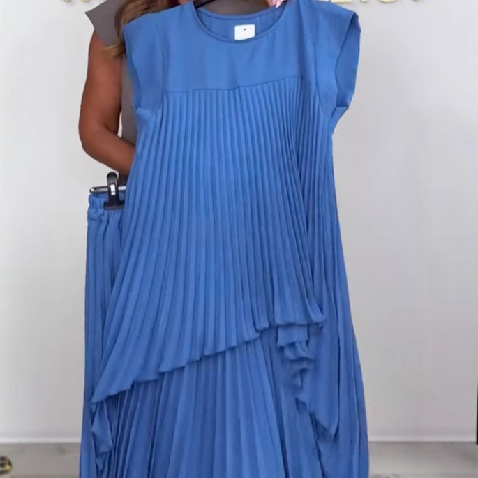 Women's Two-Piece Set with Crew Neck Top and Pleated Straight-Leg Pants