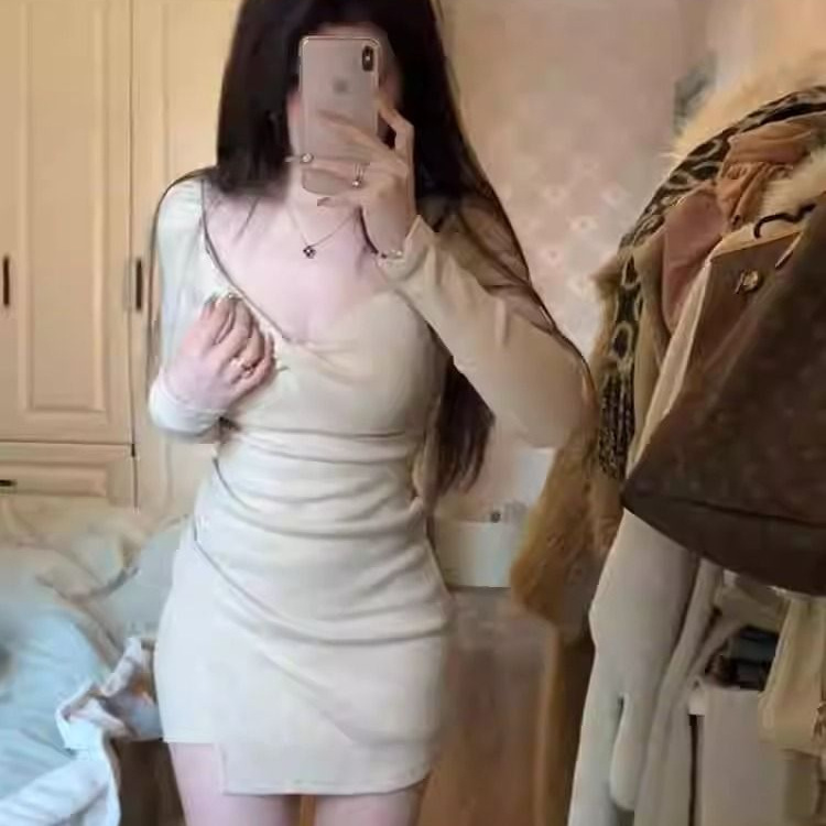 Twist-Front Long-Sleeve Knit Bodycon Dress Square Neck