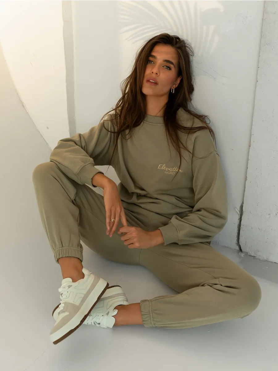 Women's Solid Crewneck Long-Sleeve Sweatshirt & Pants Set Casual