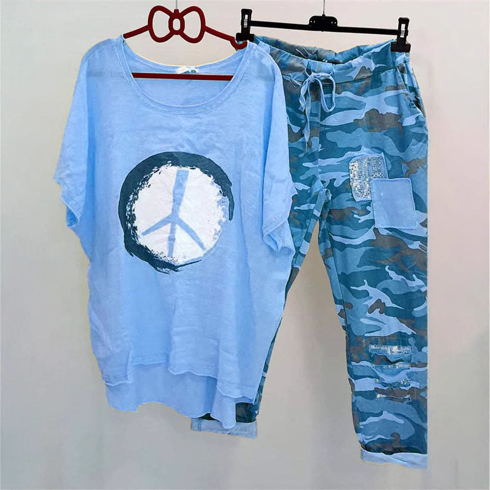 Printed Crewneck Short-Sleeve Tee & Capri Pants Two-Piece Set
