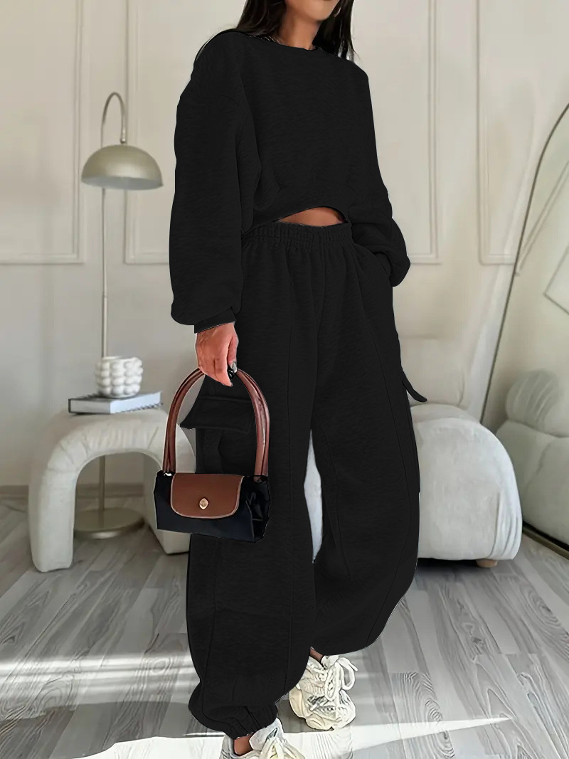 Women's Cropped Crewneck Sweatshirt & Cargo Pants Set - Streetwear