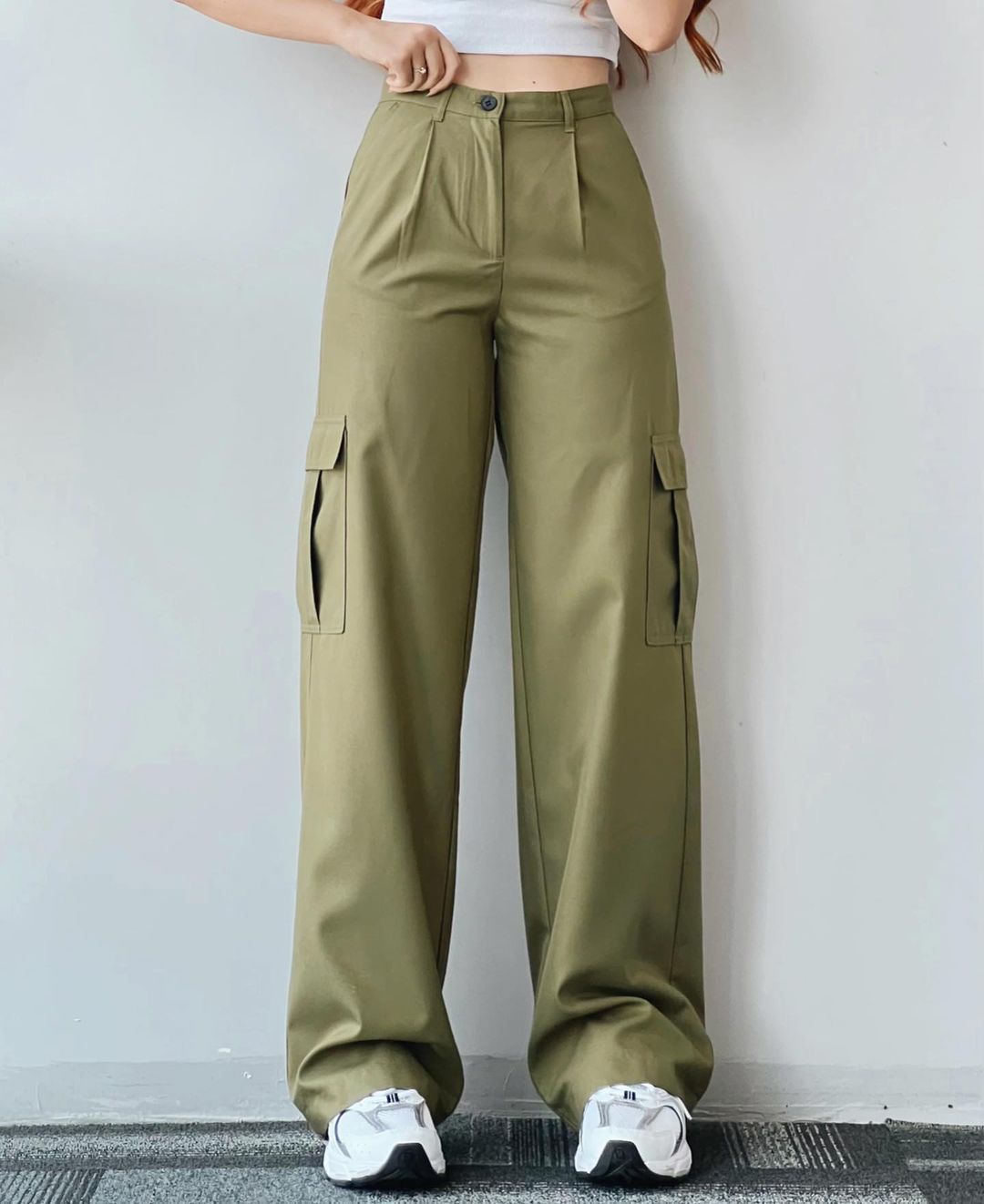 Women's Mid-Rise Straight-Leg Cargo Pants with 3D Pockets