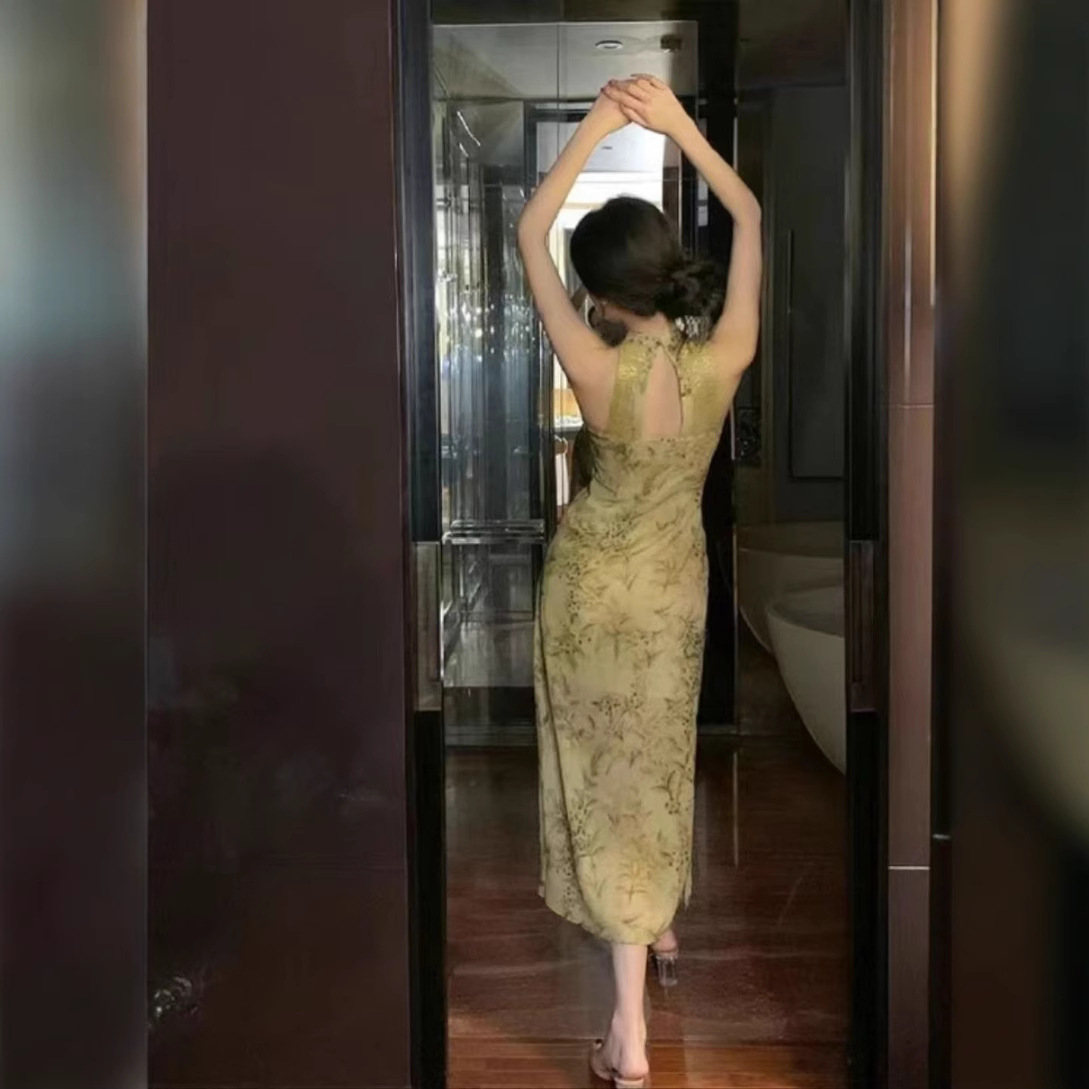 Floral Cheongsam Dress with Slit and Waist-Cinching