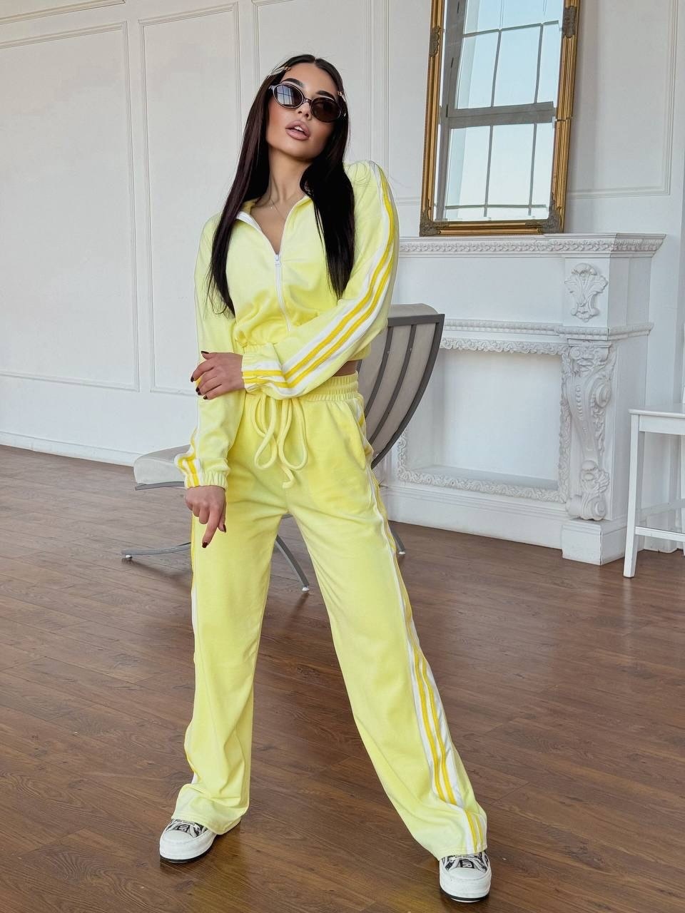 Velvet Colorblock Two-Piece Set: Zip-Up Stand Collar Jacket & Drawstring Wide-Leg Pants with Side Stripes