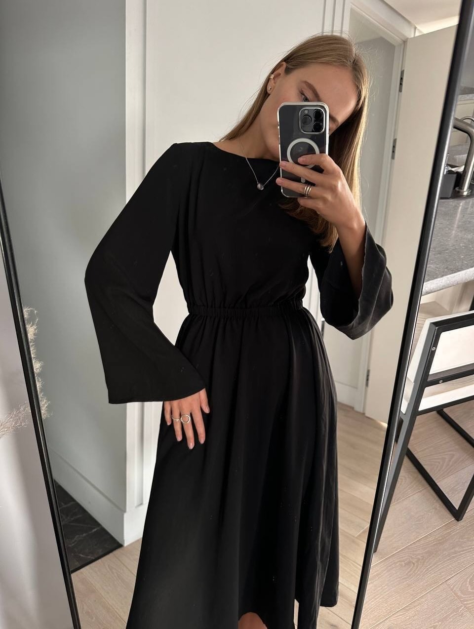 Elegant Long Sleeve Open Back Maxi Dress
