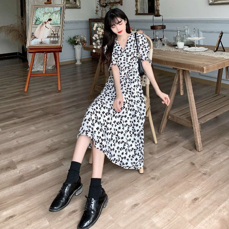 French-Style Floral A-Line Midi Dress with V-Neck and Puff Sleeves