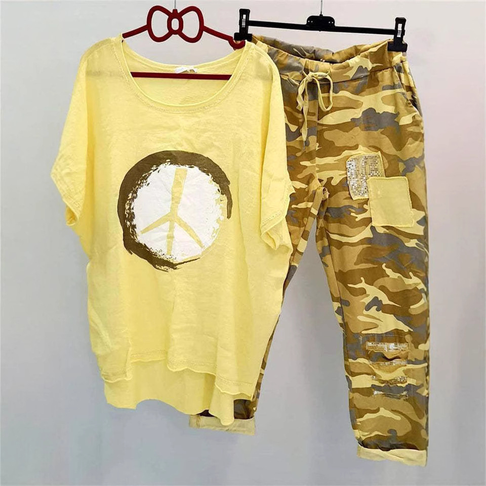 Printed Crewneck Short-Sleeve Tee & Capri Pants Two-Piece Set