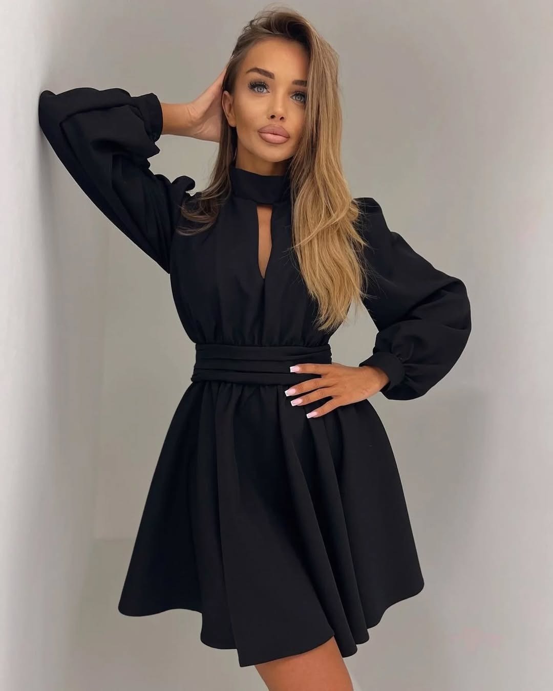 Sexy Cutout Waist-Cinching Solid Color Dress