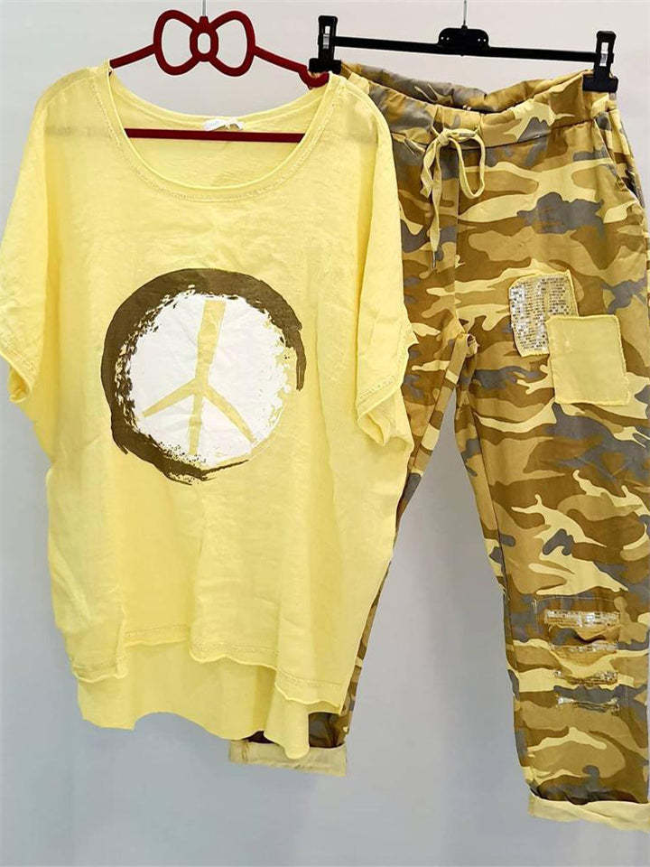 Printed Crewneck Short-Sleeve Tee & Capri Pants Two-Piece Set