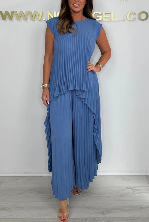 Women's Two-Piece Set with Crew Neck Top and Pleated Straight-Leg Pants