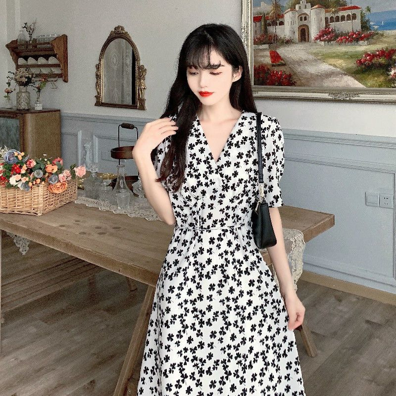 French-Style Floral A-Line Midi Dress with V-Neck and Puff Sleeves