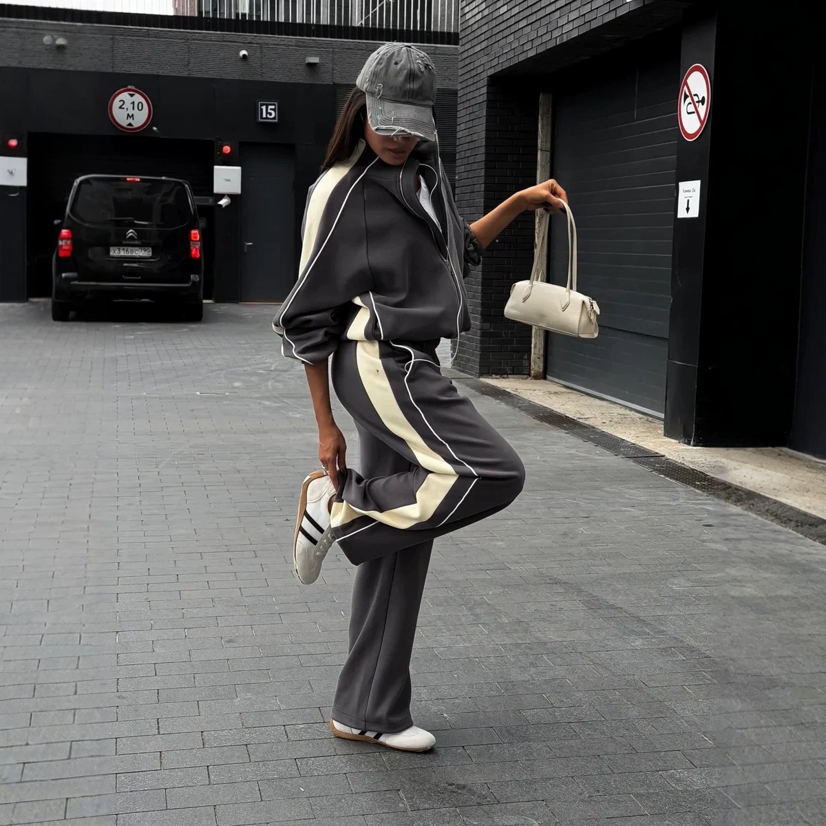Women's Colorblock Tracksuit with Zip-Up Stand Collar Jacket and Wide-Leg Sweatpants