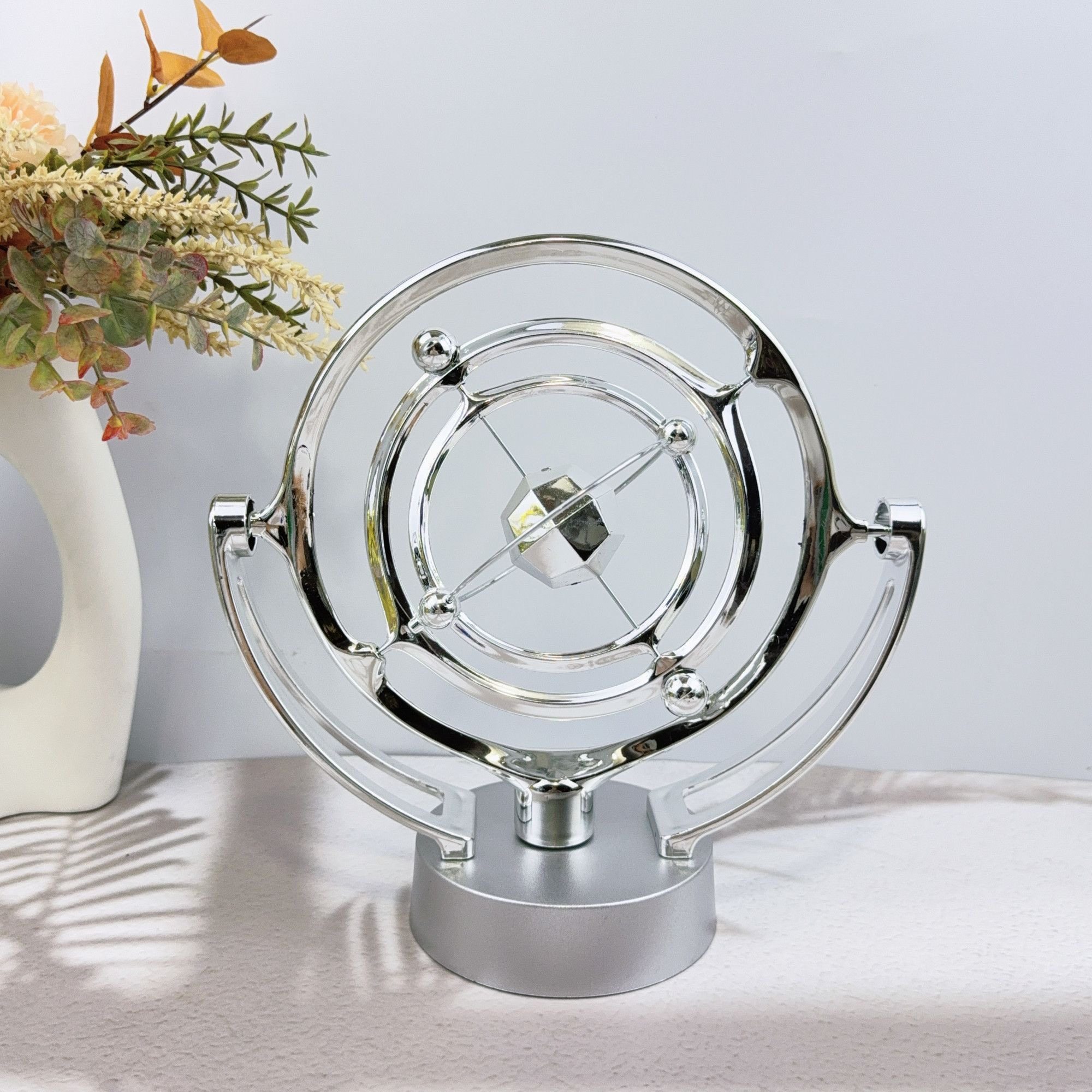 Електронна кинетична люлееща се топка-орнамент