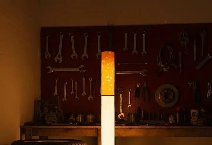🚬 Stojaca lampa v tvare cigaretovej trubice | Retro priemyselné ambientné osvetlenie