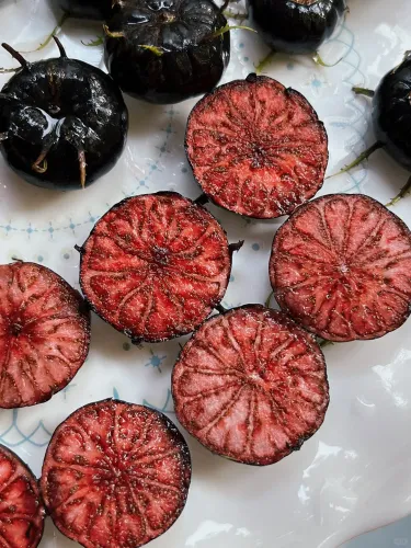 🍉 Červený ženšen – magické ovocie s perlovými plodmi!