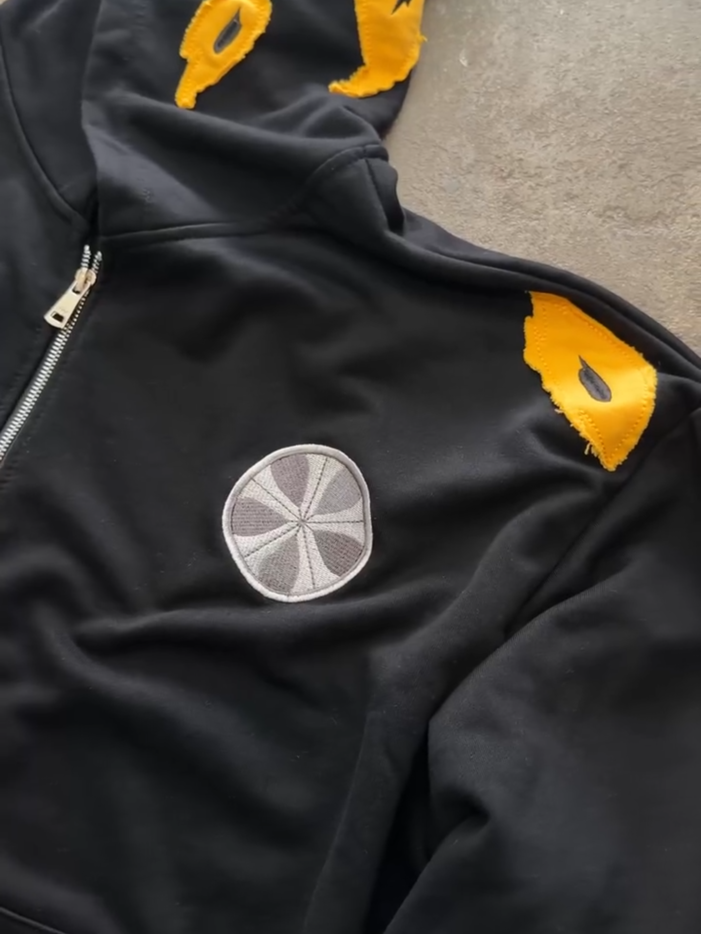 PHANTOM EYES ZIP-UP