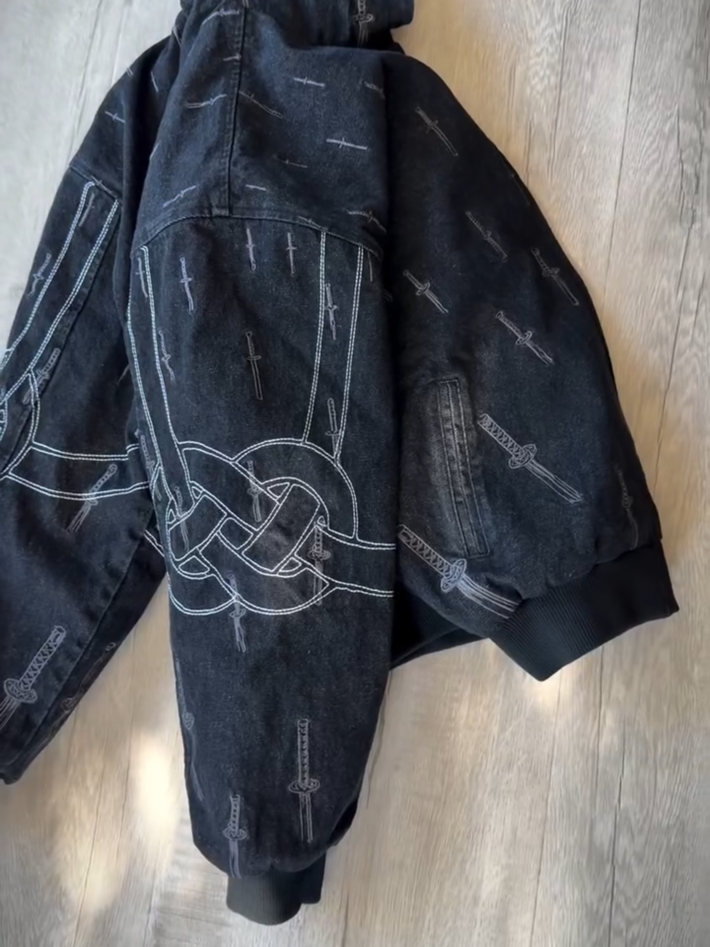 MUTUAL CLASP JACKET