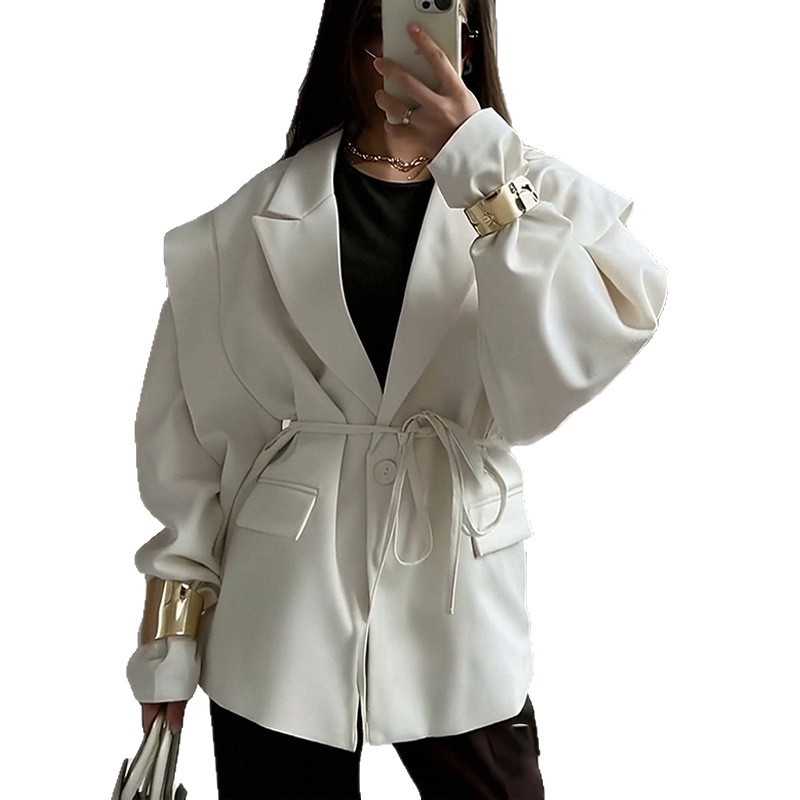 Oversized belted blazer with puff sleeves – Modern and sophisticated elegance