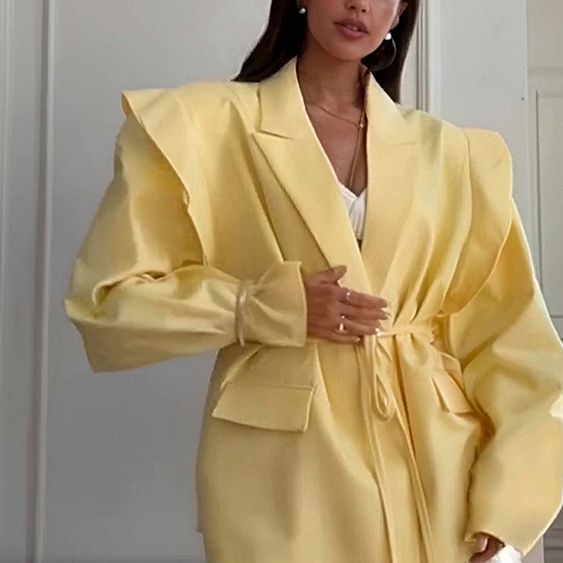 Oversized belted blazer with puff sleeves – Modern and sophisticated elegance