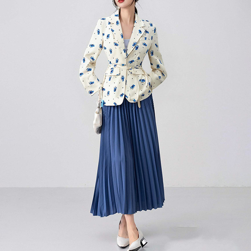 Oversized belted blazer with puff sleeves – Modern and sophisticated elegance