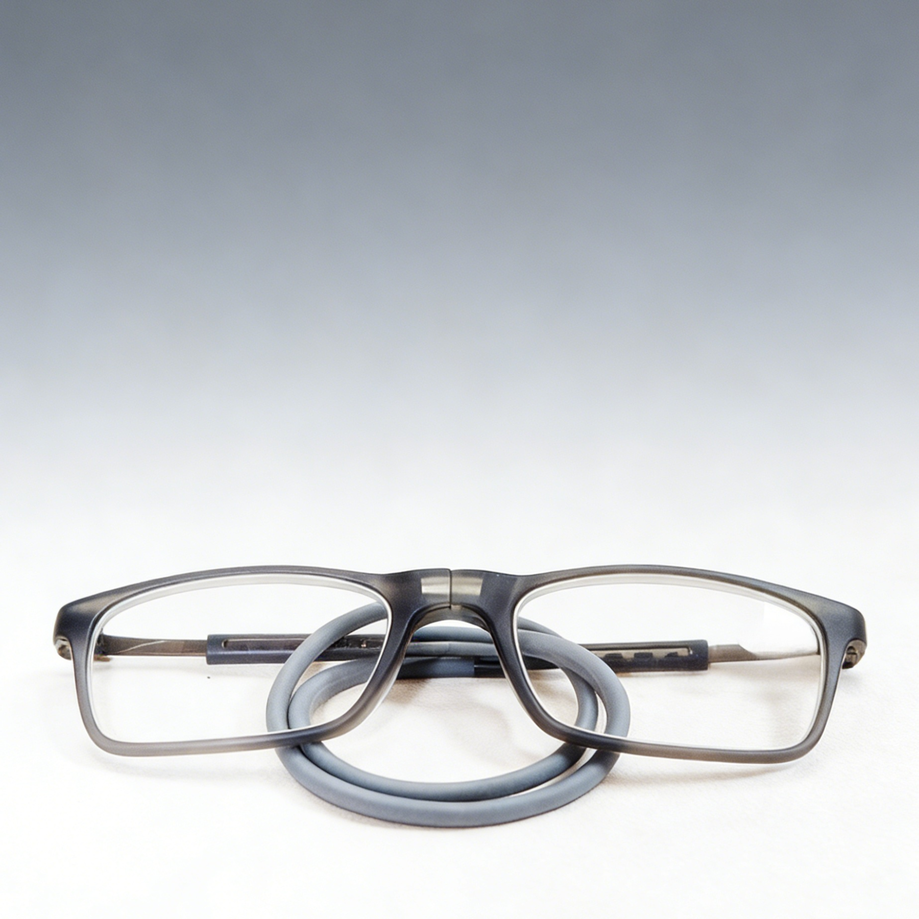 Portable magnetic reading glasses with hanging ropes