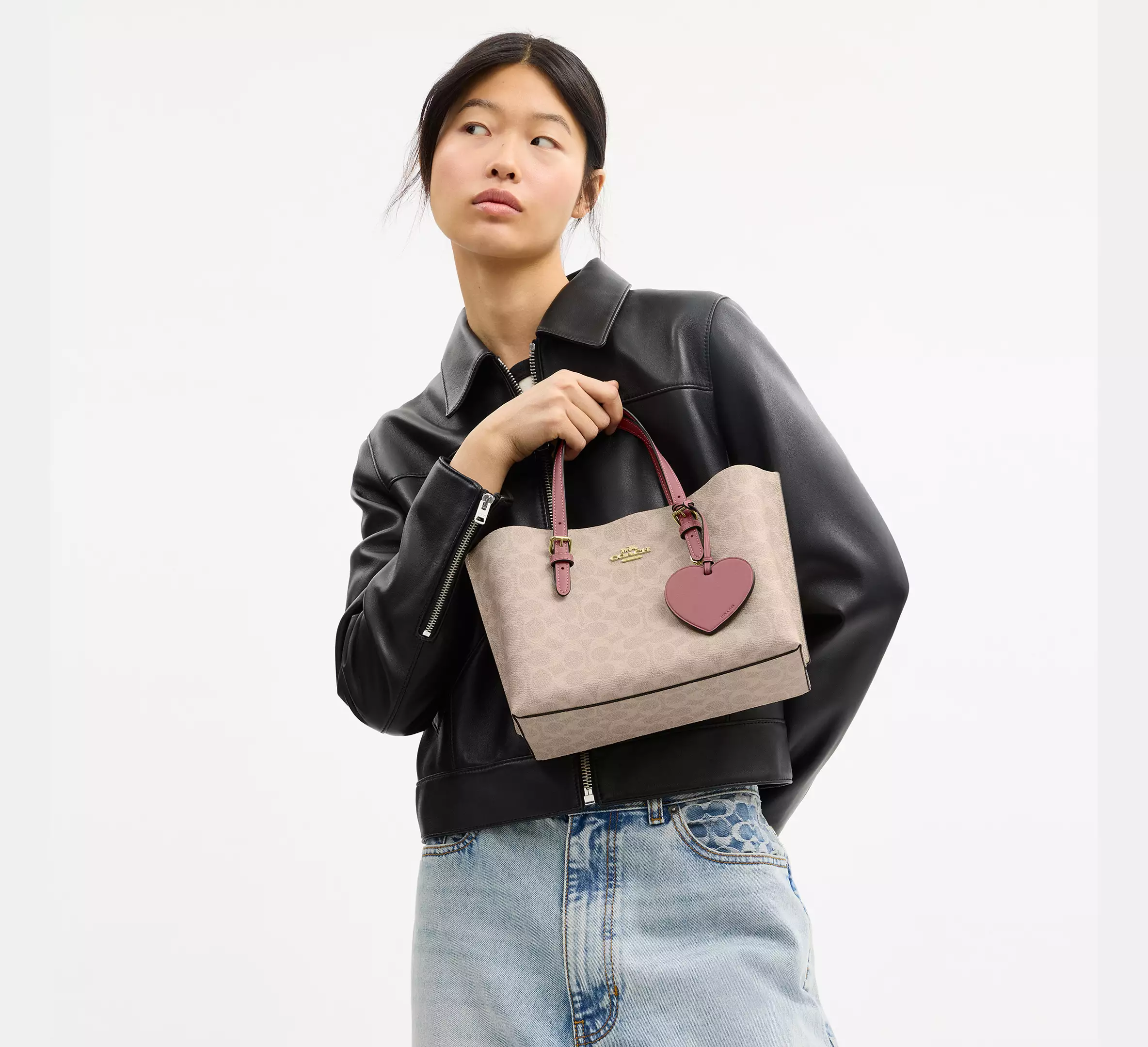 Mollie Tote Bag 25 In Signature Canvas With Heart Charm