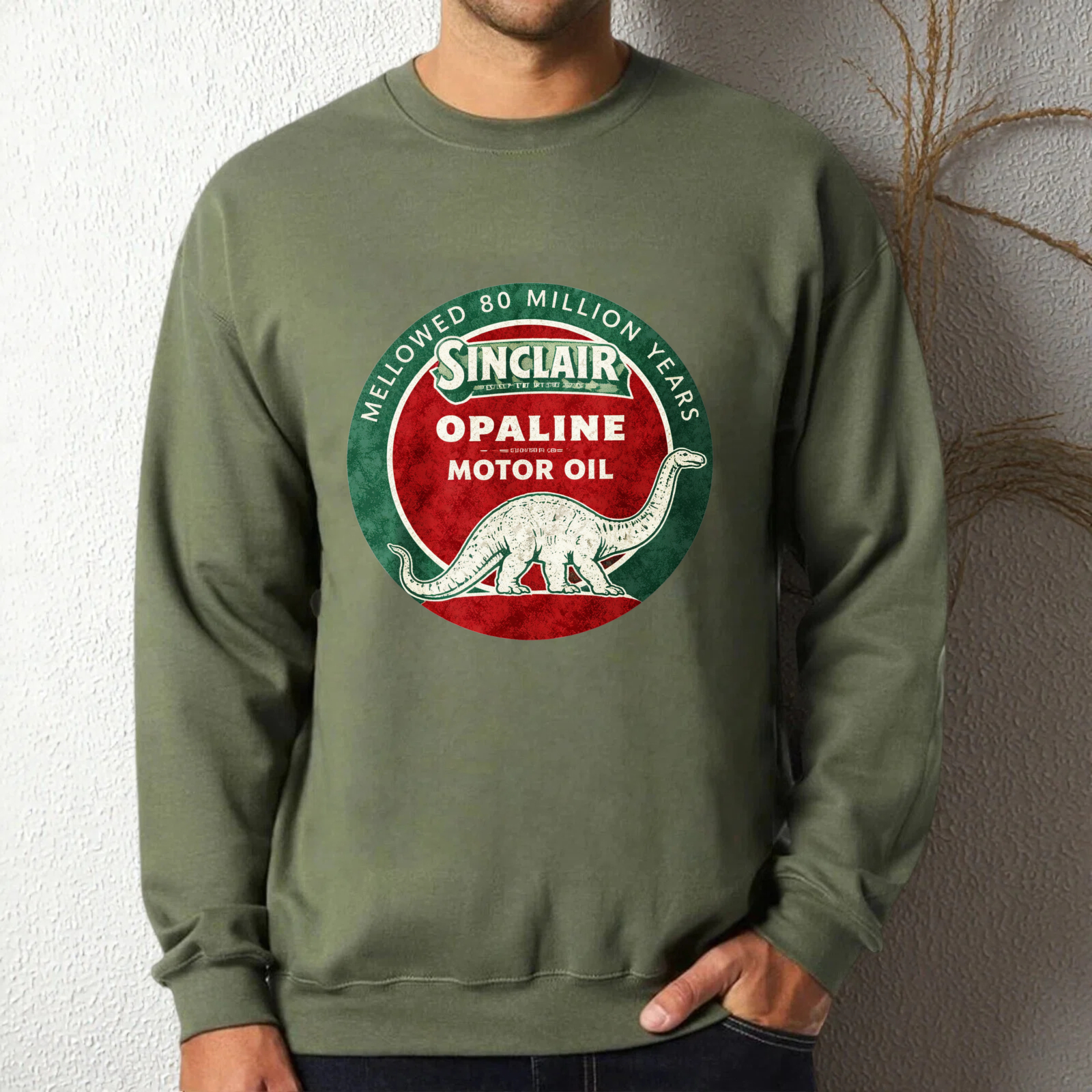 TEECURENT Sinclair Opaline Motor Oil Dinosaur Logo Sweatshirt Black Unisex Crewneck Pullover Long Sleeve Casual Top