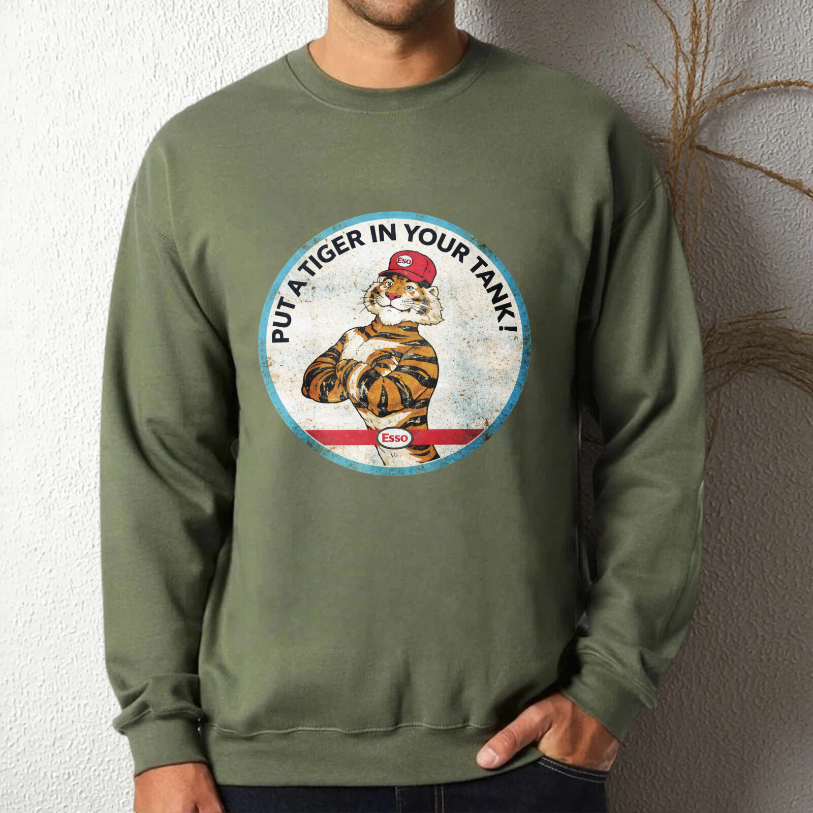 TEECURENT Put A Tiger In Your Tank Vintage Style Sweatshirt With Classic Tiger Logo And Retro Design For Men Women Unisex Casual Wear