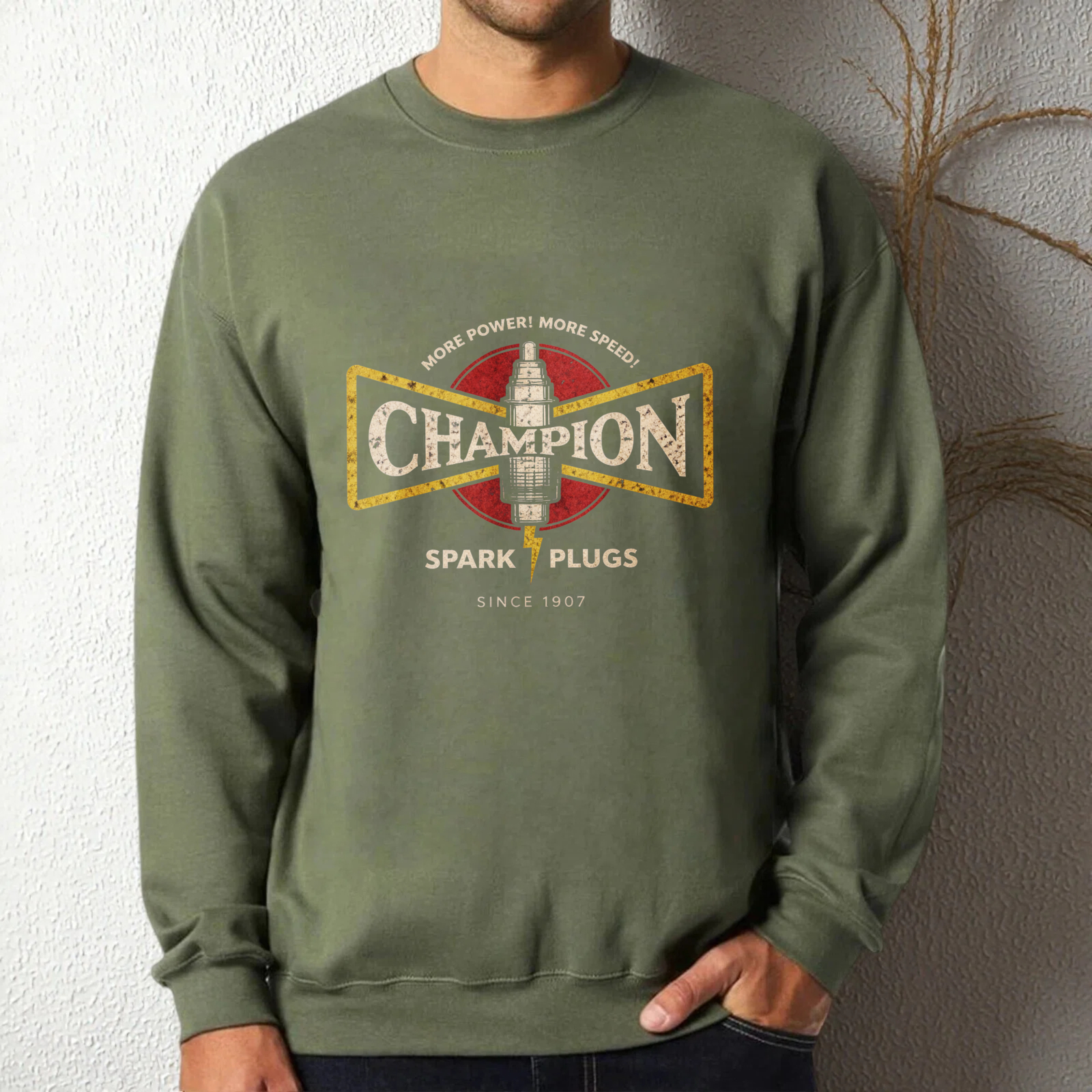 TEECURENT Champion Spark Plugs Vintage Logo Crewneck Sweatshirt Black Unisex Casual Sweatshirt With Classic Automotive Design