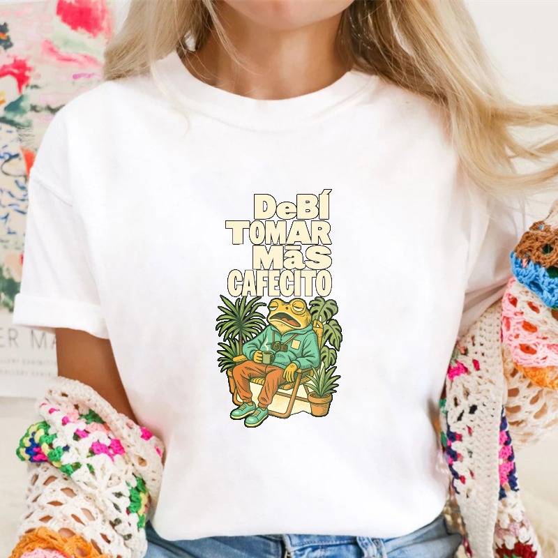 Frog Drinking Coffee With Plants And Text Debi Tomar Mas Cafecito Unisex Classic T-shirt