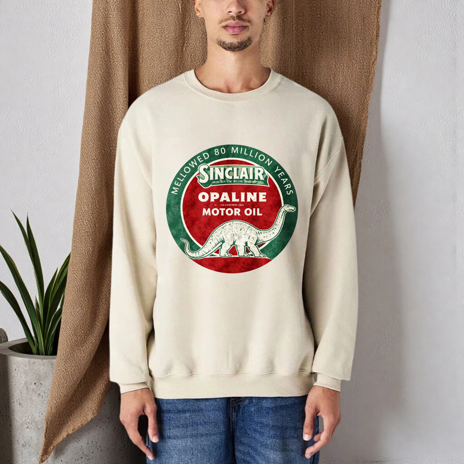 TEECURENT Sinclair Opaline Motor Oil Dinosaur Logo Sweatshirt Black Unisex Crewneck Pullover Long Sleeve Casual Top