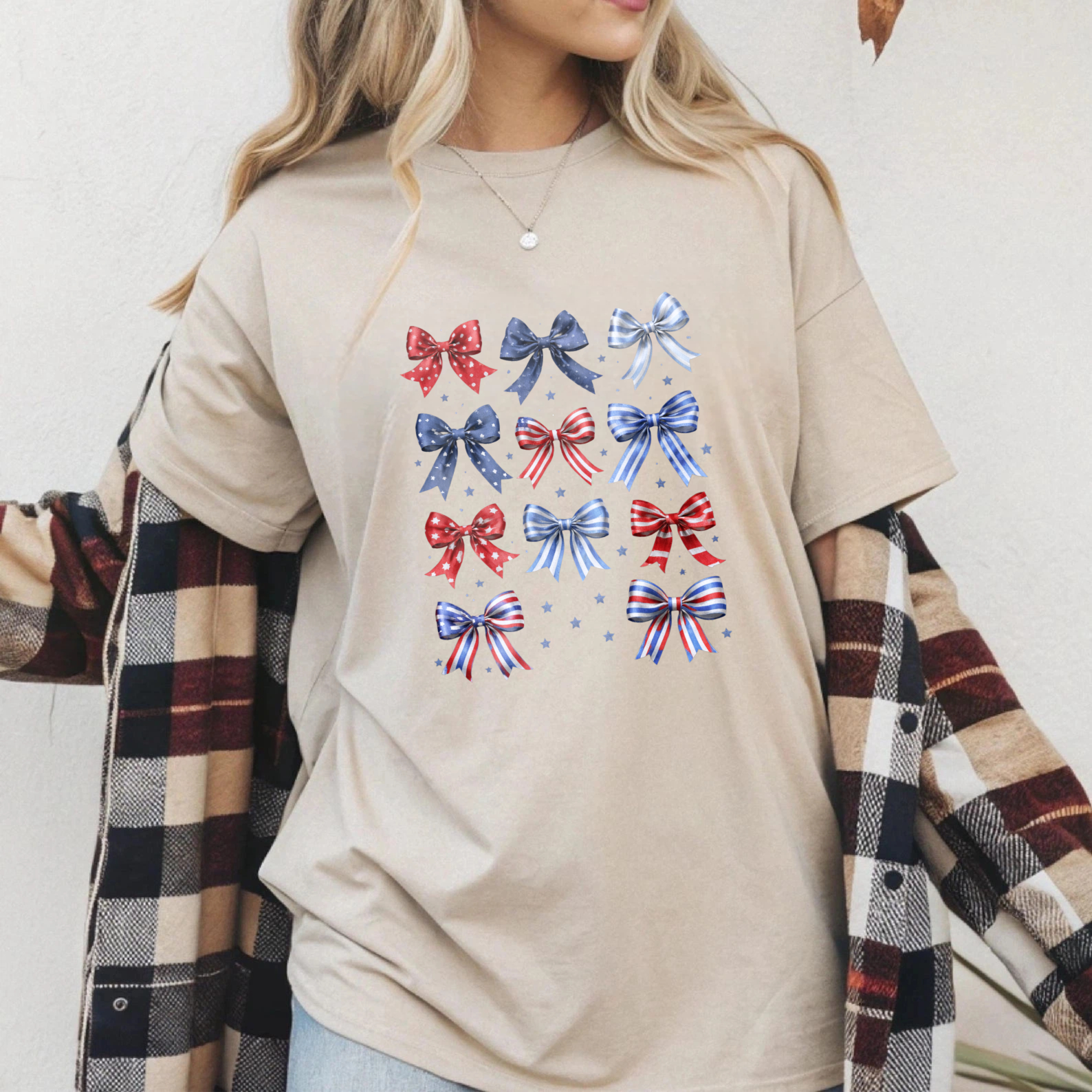 TEECURENT Patriotic Bow Pattern T-Shirt Red White And Blue Stars Design American Flag Inspired Casual Top WOMEN