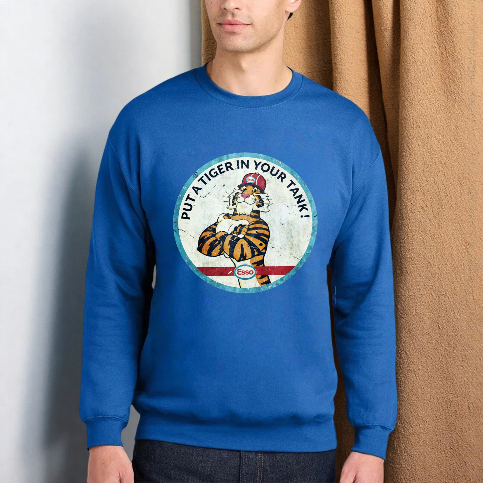 TEECURENT Put A Tiger In Your Tank Vintage Logo Sweatshirt Black Crewneck Unisex Pullover Long Sleeve Casual Top