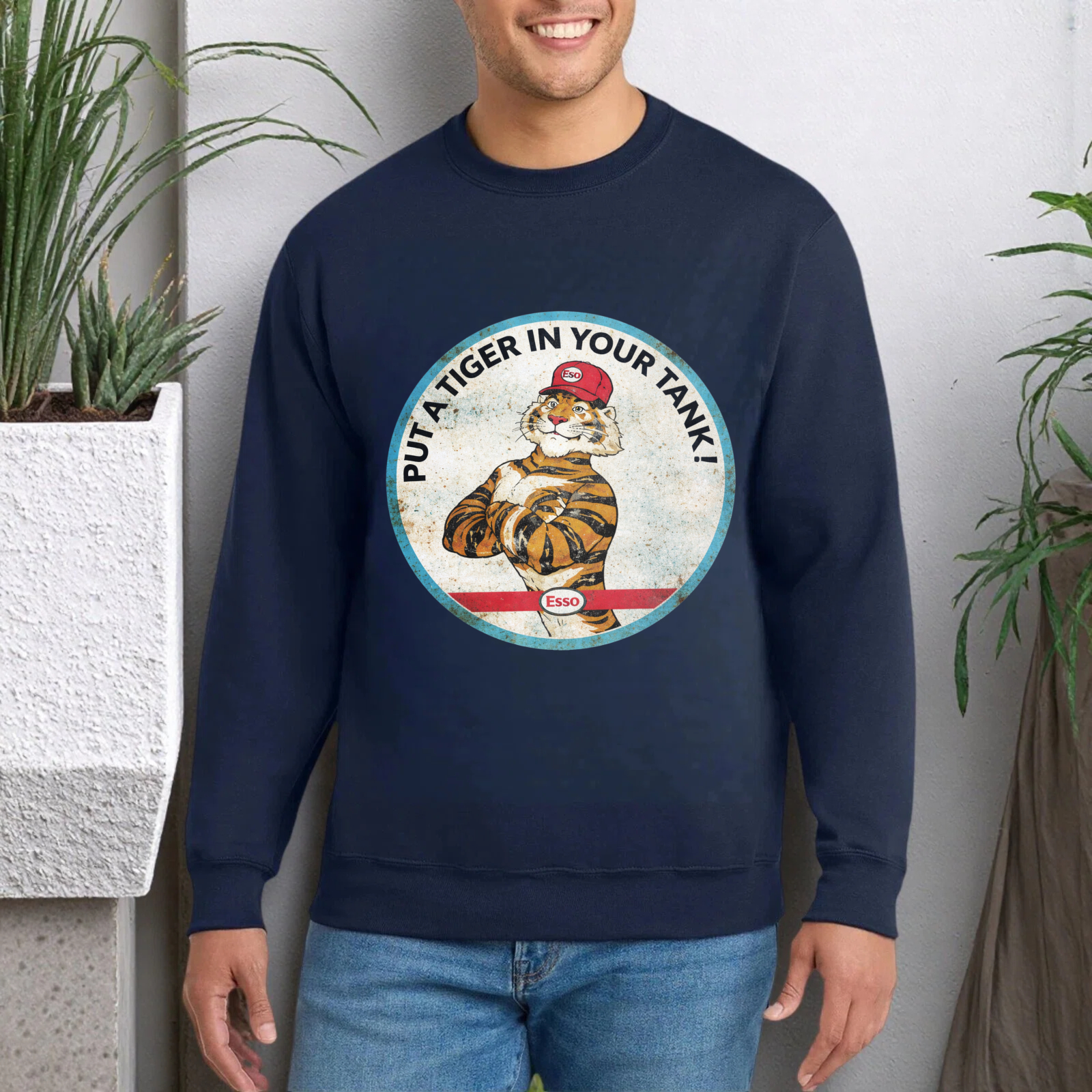 TEECURENT Put A Tiger In Your Tank Vintage Style Sweatshirt With Classic Tiger Logo And Retro Design For Men Women Unisex Casual Wear