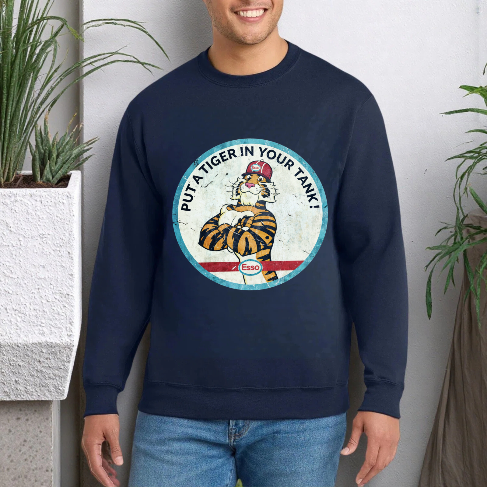 TEECURENT Put A Tiger In Your Tank Vintage Logo Sweatshirt Black Crewneck Unisex Pullover Long Sleeve Casual Top