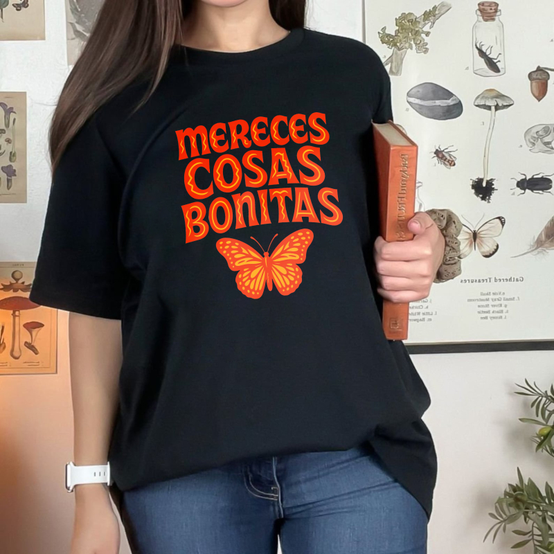 Mereces Cosas Bonitas Butterfly Design Unisex Classic T-shirt