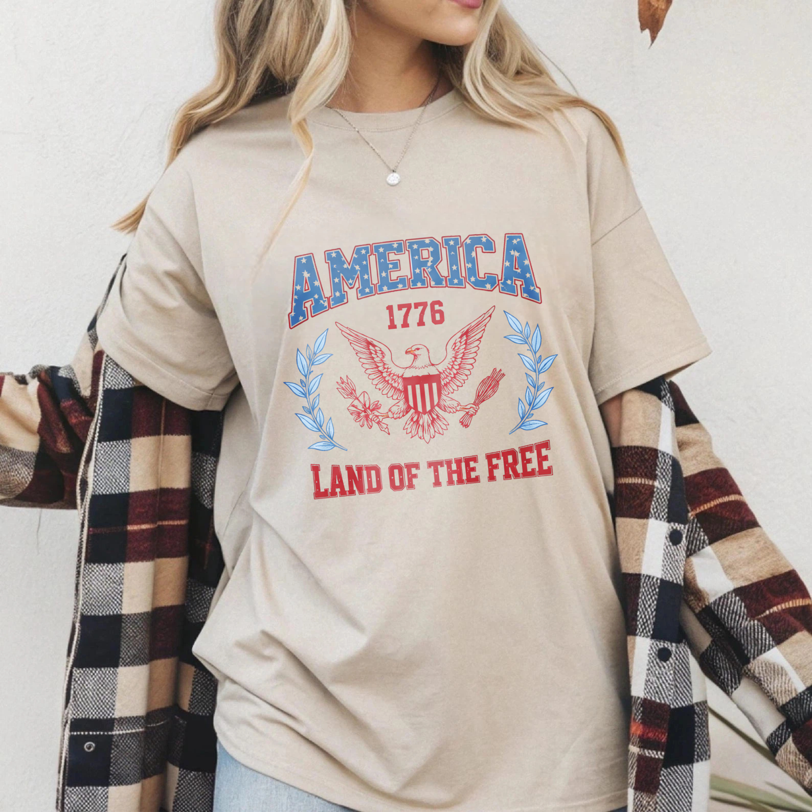 TEECURENT America 1776 Land Of The Free Patriotic Eagle T-Shirt With Laurel Wreath Design For Independence Day And National Pride WOMEN