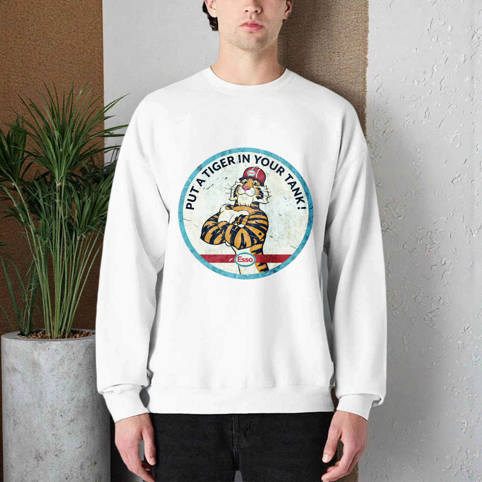 TEECURENT Put A Tiger In Your Tank Vintage Logo Sweatshirt Black Crewneck Unisex Pullover Long Sleeve Casual Top