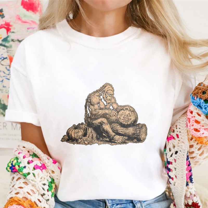 Vintage Style Bigfoot Sasquatch Sitting On Log Holding Skull Graphic T-shirt