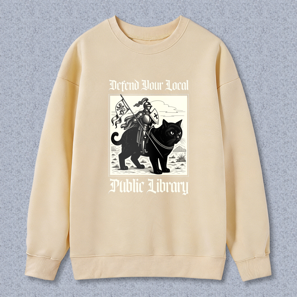 Wardrobecart Cat Knight With Flag And Sword Unisex Classic Sweatshirt