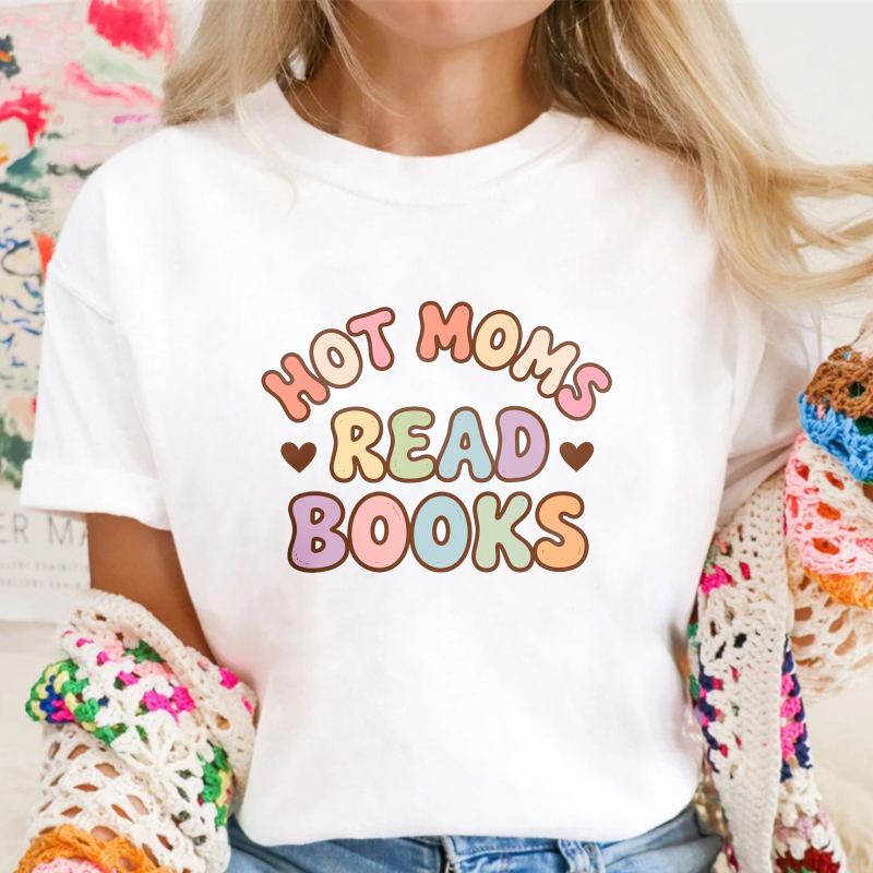 Wardrobecart Hot Moms Read Books Unisex Classic T-shirt