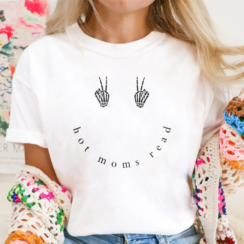 Wardrobecart Peace Sign Hands Hot Moms Read Unisex Classic T-shirt