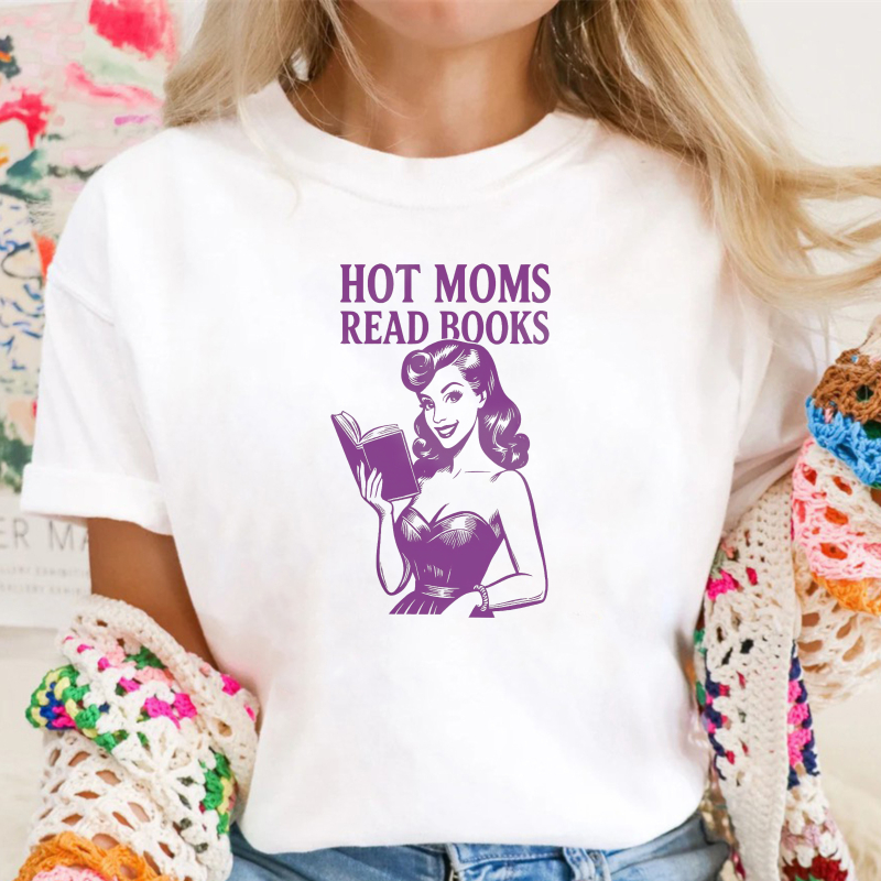 Wardrobecart Hot Moms Read Books Vintage Woman Reading Book Design Unisex Classic T-shirt