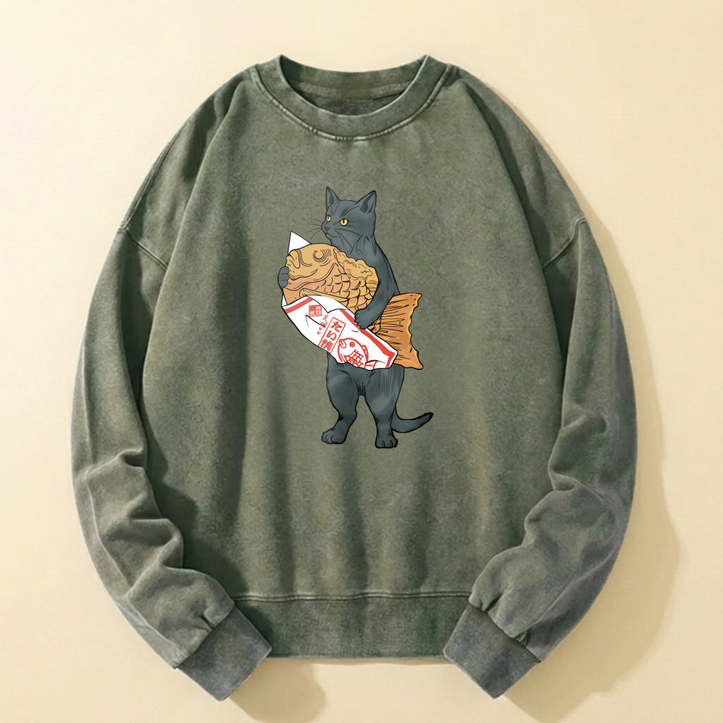 Cat Holding Chicken Wings Sweatshirt Unisex Crewneck Casual Graphic Pullover Black
